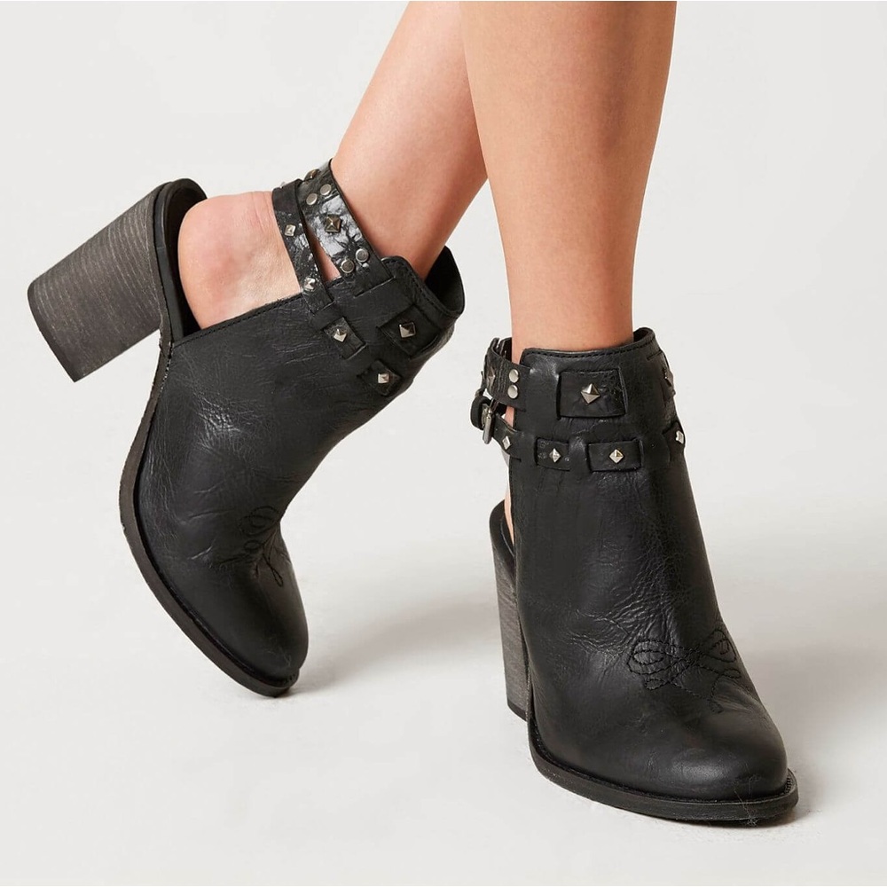 Circle G by Corral Black Studded Leather Western Ankle Boots